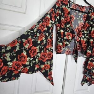 Red Roses Big Flowy Boho Bellsleeve Front Tie Knot Crop Top Size Small